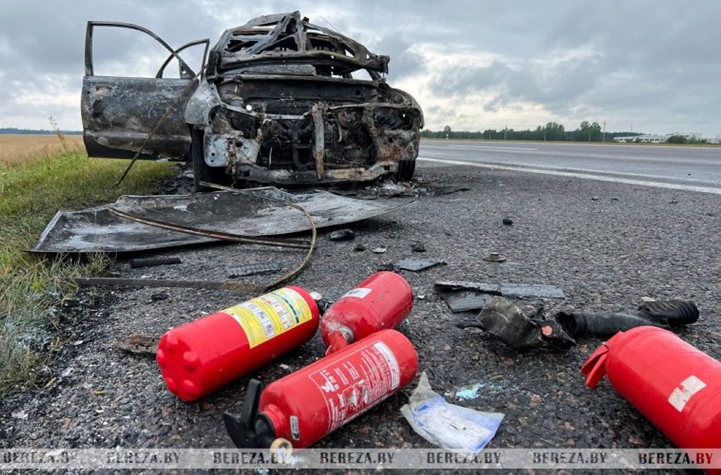 На трассе М1 в Березовском районе сгорел автомобиль