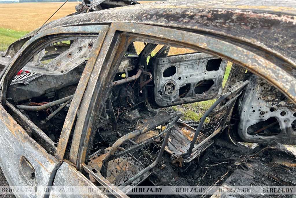 На трассе М1 в Березовском районе сгорел автомобиль