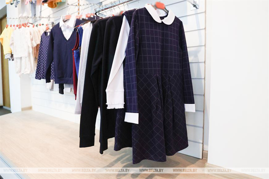 Посмотрите, как создаются наряды для белорусских школьников