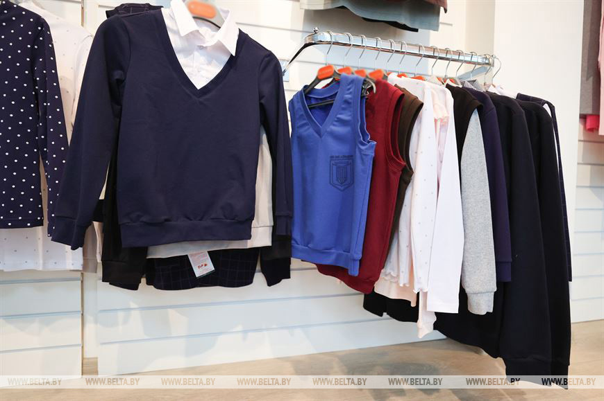 Посмотрите, как создаются наряды для белорусских школьников