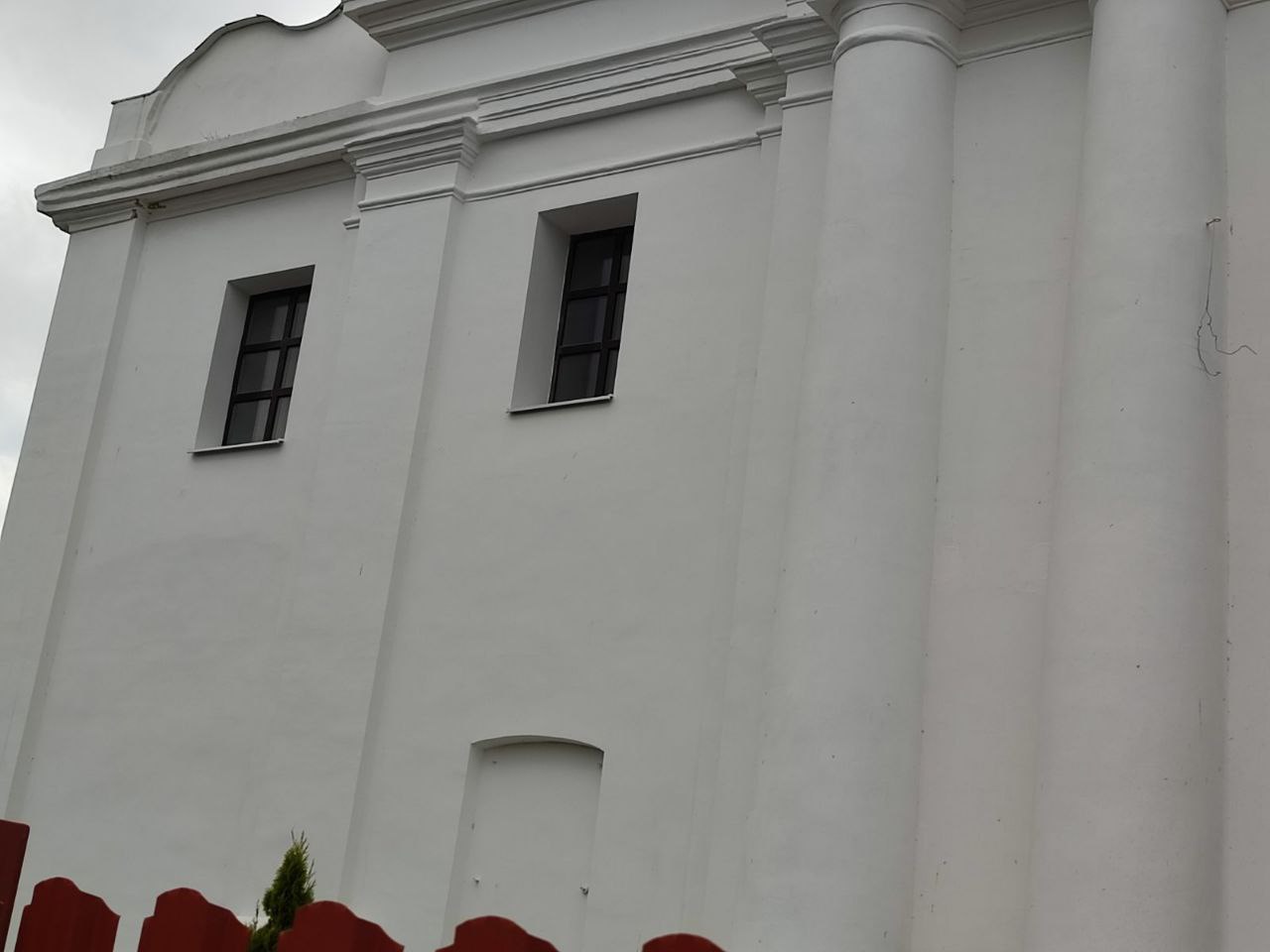 В Вистычах обновляют фасад церкви Воздвижения Креста Господня