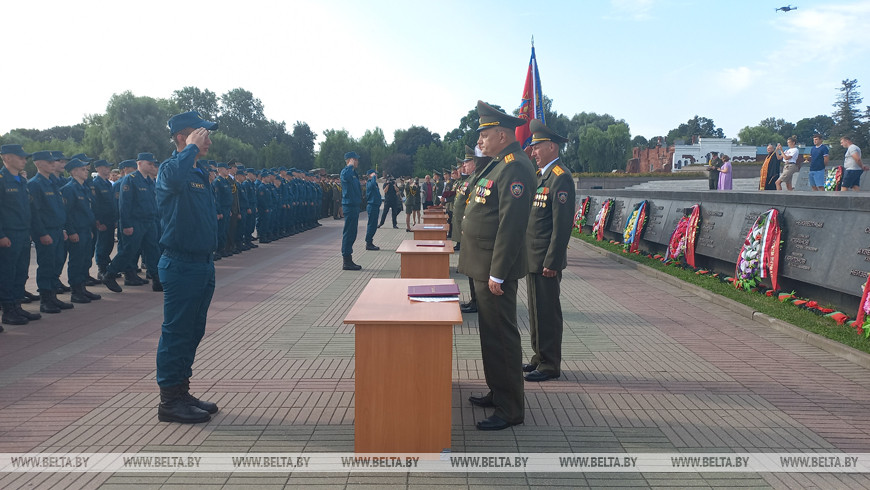 Около 70 молодых сотрудников МЧС приняли присягу в Брестской крепости