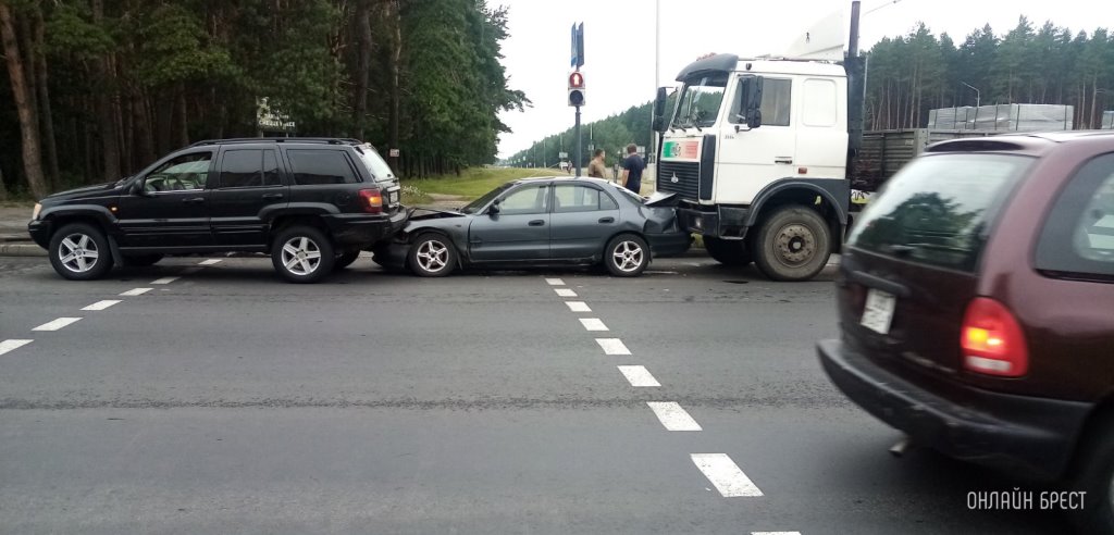 В ГАИ рассказали про ДТП с МАЗом, который собрал «паровоз» в Пинске