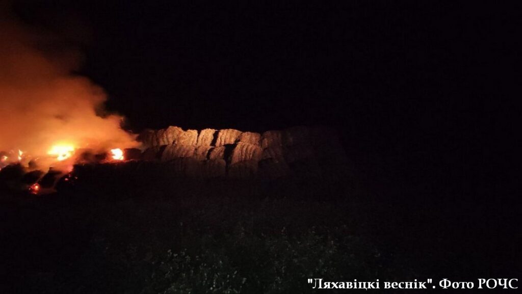 В Ляховичском районе в поле сгорело 135 тонн соломы