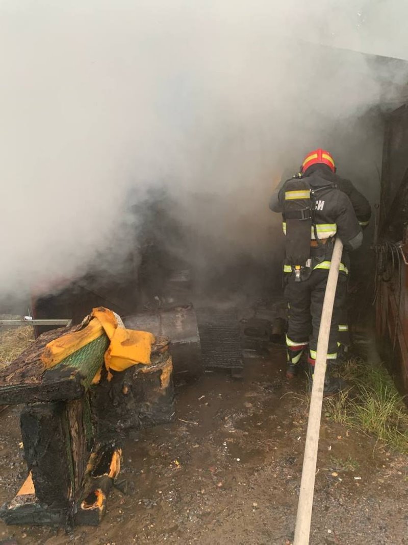 В Бресте произошел пожар в гараже. Пострадал мужчина