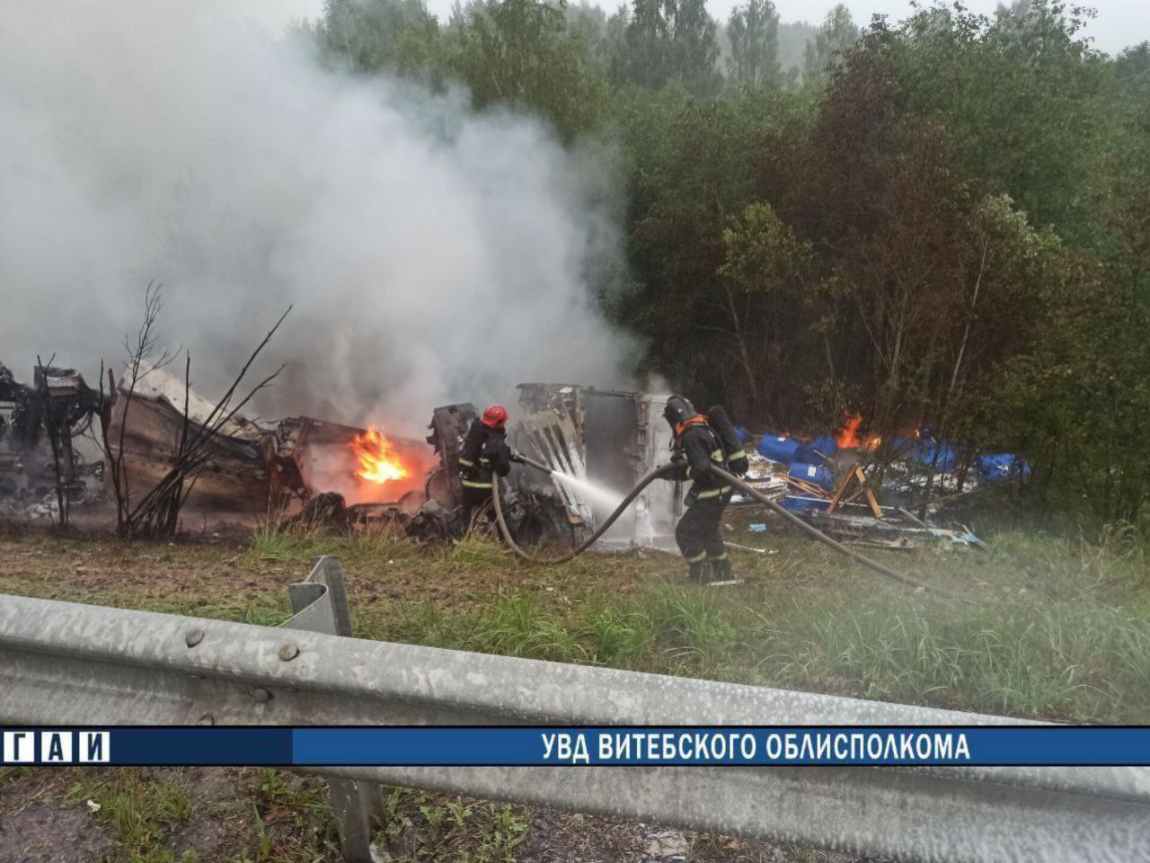 Под Витебском в кювет опрокинулась фура с опасным грузом и загорелась
