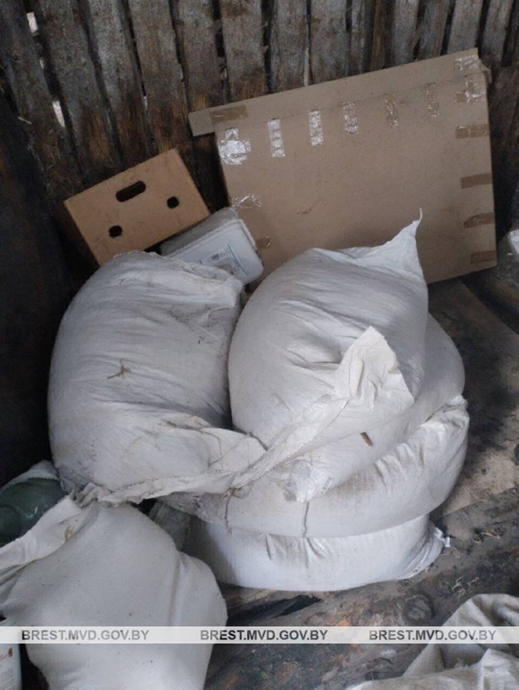 Милиция нашла у пенсионера 120 литров окрашенного дизтоплива. Случай в Брестской области