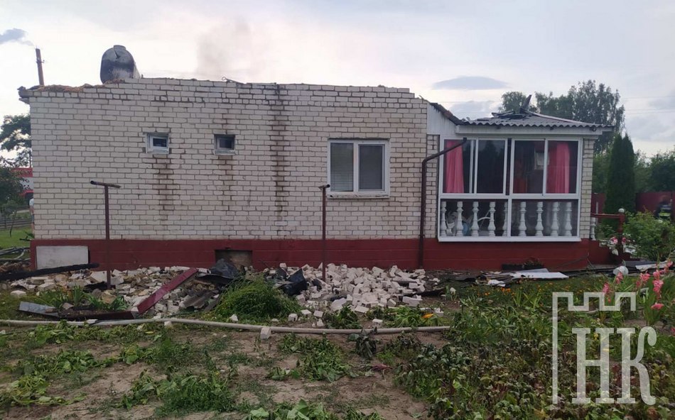 В Каменецком районе горел жилой дом