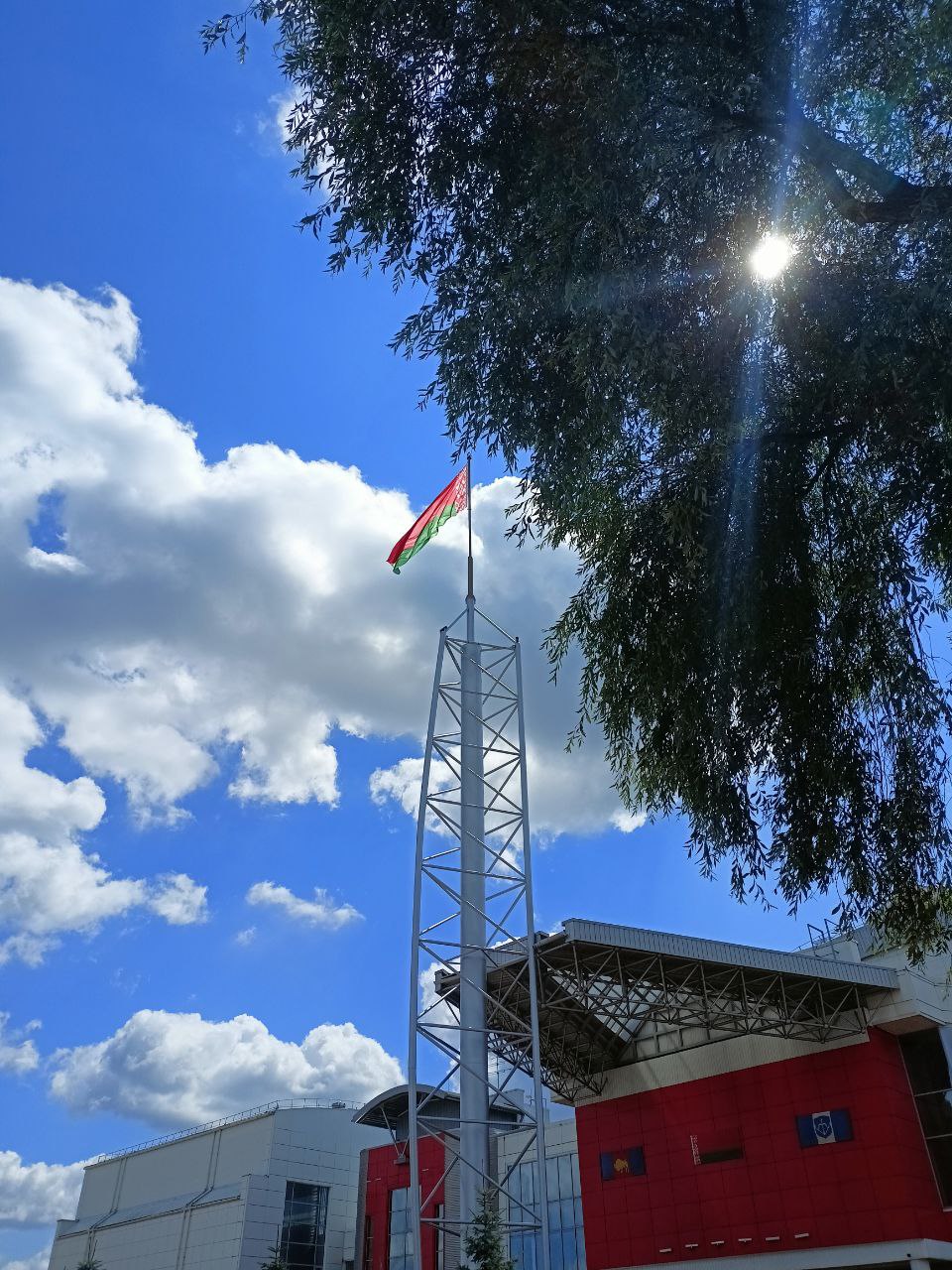 В Бресте появился самый большой в области государственный флаг