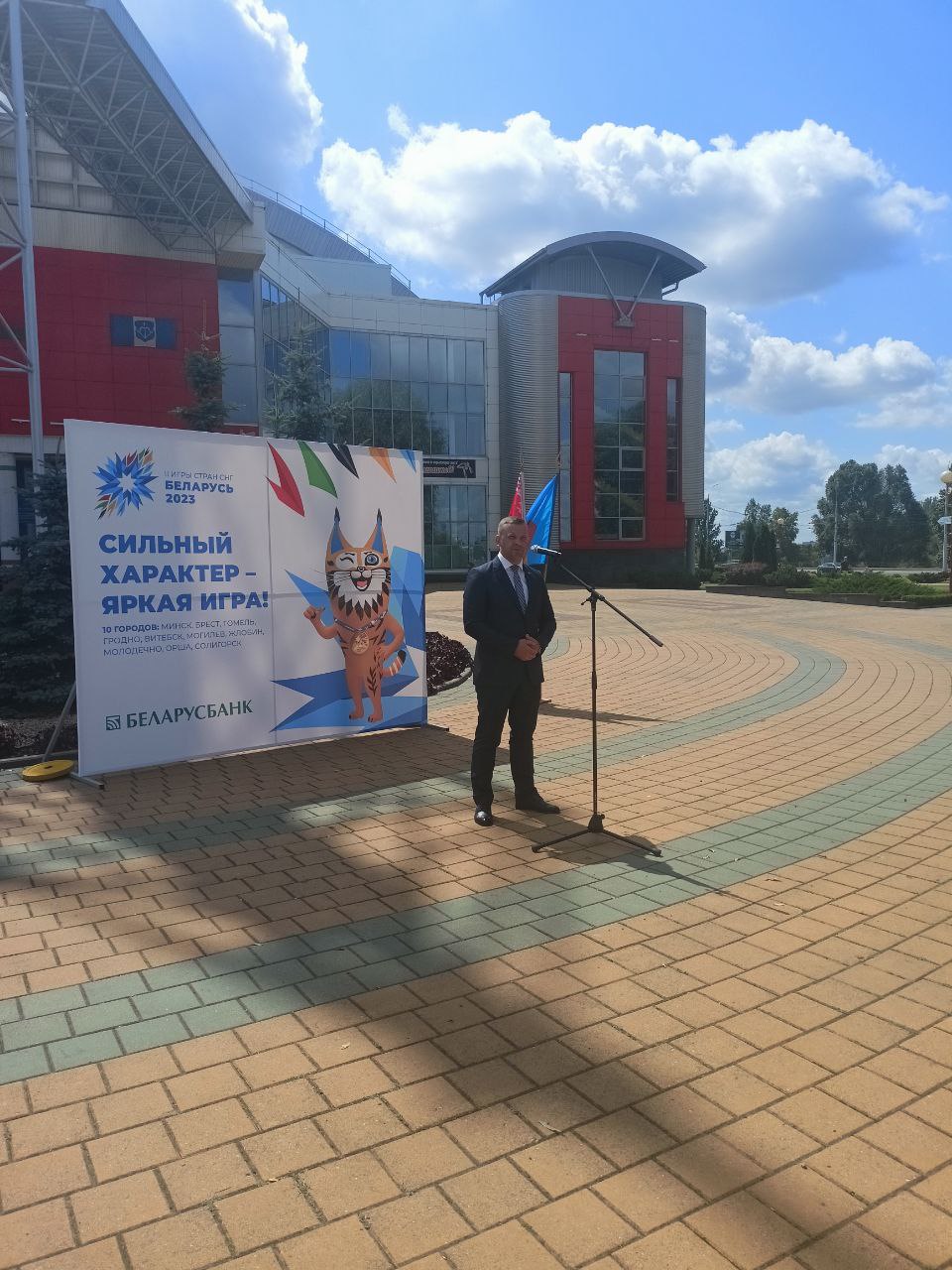 В Бресте появился самый большой в области государственный флаг