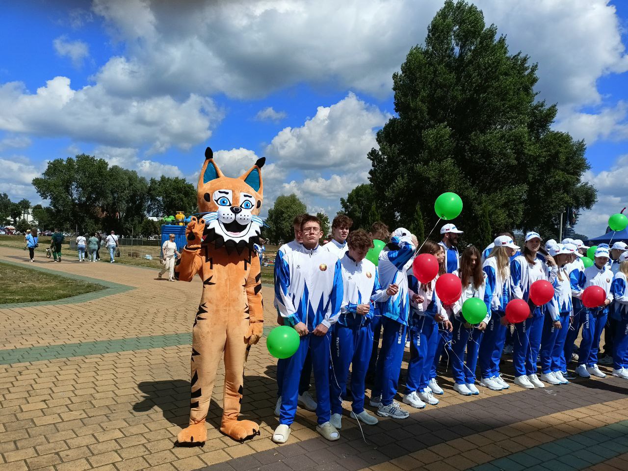 В Бресте появился самый большой в области государственный флаг