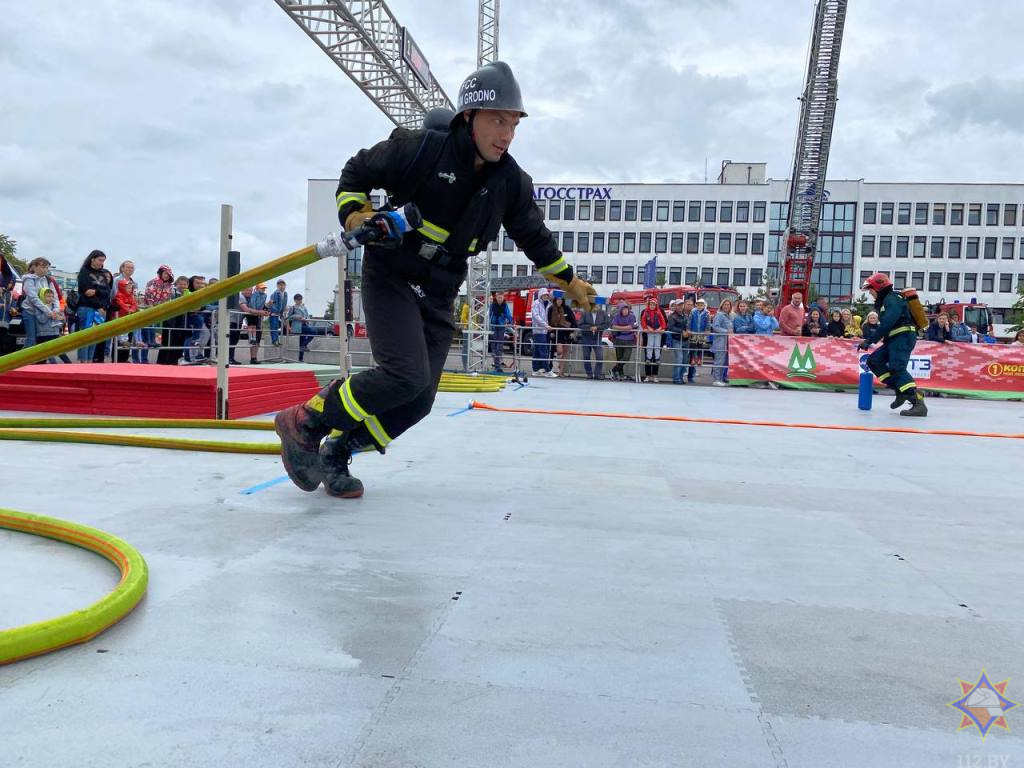 В Бресте завершились соревнования «Сильнейший пожарный-спасатель». Кто победил?