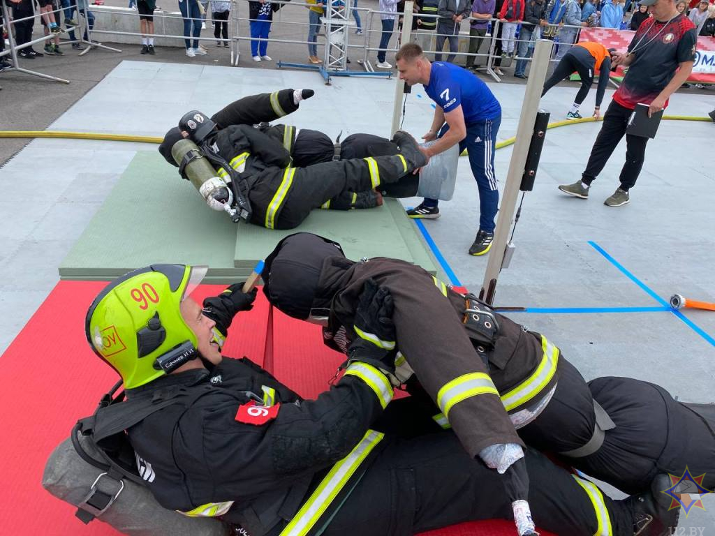 В Бресте завершились соревнования «Сильнейший пожарный-спасатель». Кто победил?