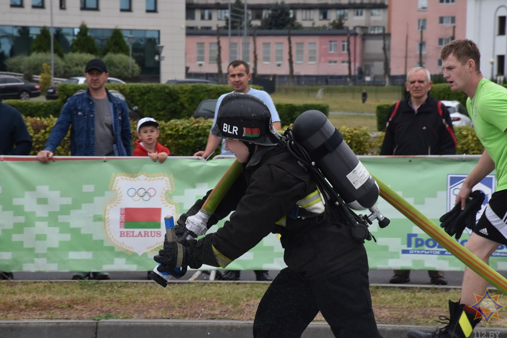 В Бресте завершились соревнования «Сильнейший пожарный-спасатель». Кто победил?
