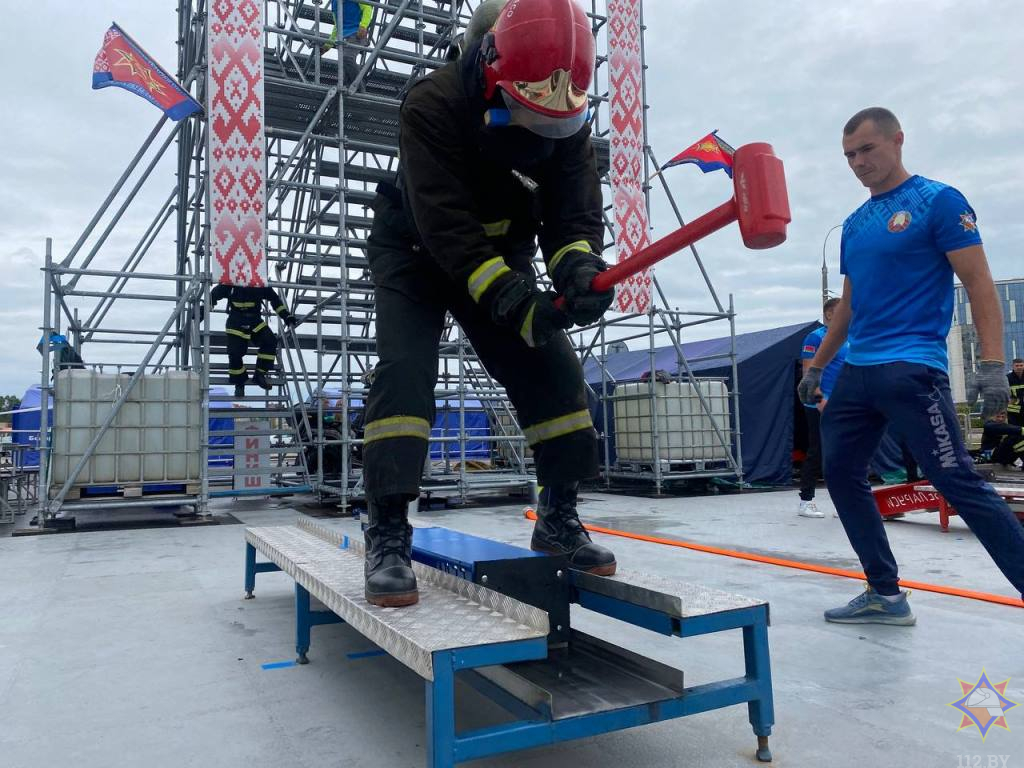 В Бресте завершились соревнования «Сильнейший пожарный-спасатель». Кто победил?
