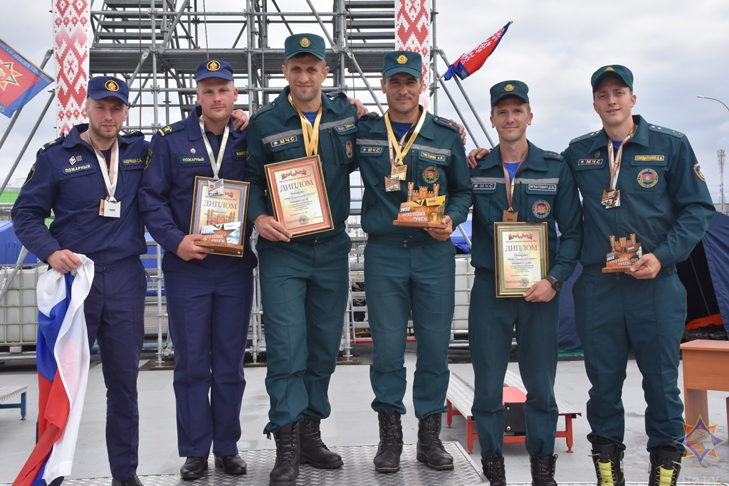 В Бресте завершились соревнования «Сильнейший пожарный-спасатель». Кто победил?