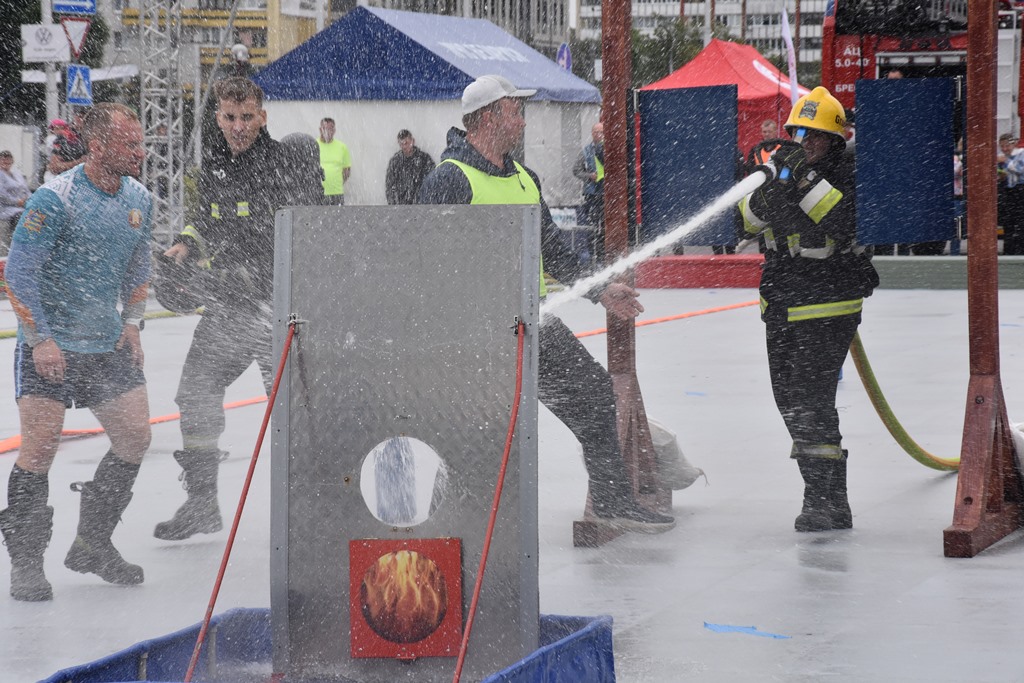 В Бресте завершились соревнования «Сильнейший пожарный-спасатель». Кто победил?