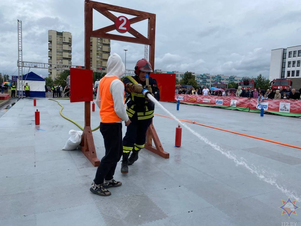 В Бресте завершились соревнования «Сильнейший пожарный-спасатель». Кто победил?