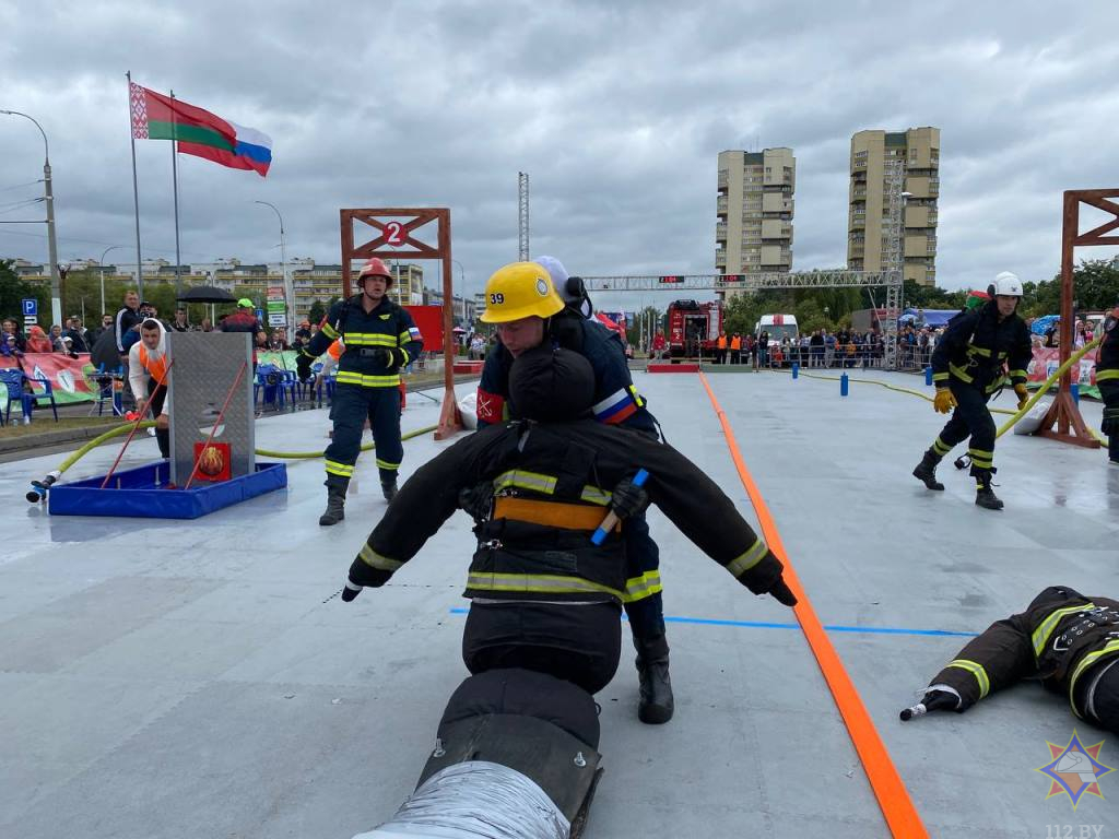 В Бресте завершились соревнования «Сильнейший пожарный-спасатель». Кто победил?