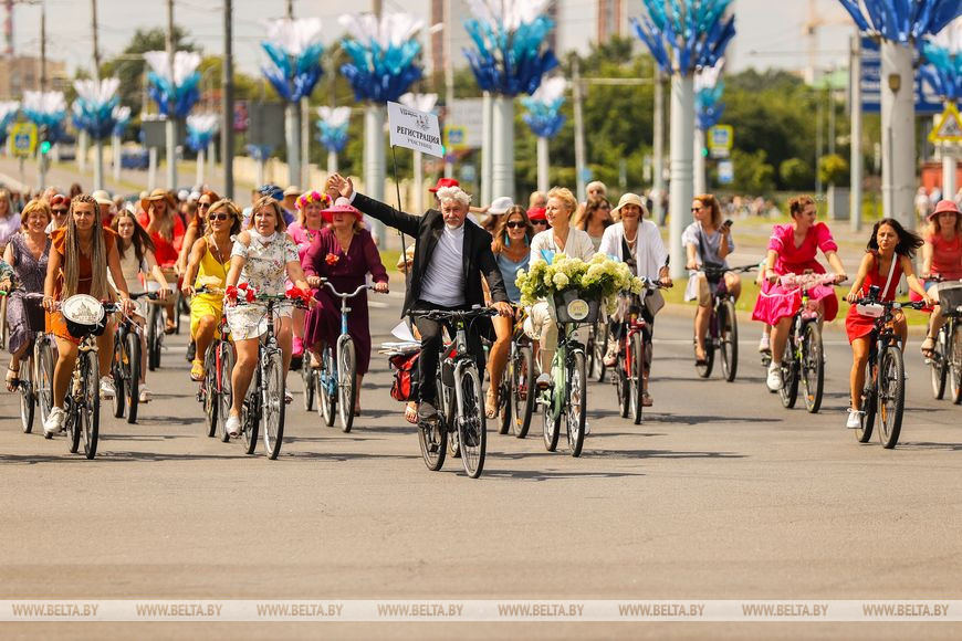 Велопарад на шпильках стал украшением Дня города Бреста