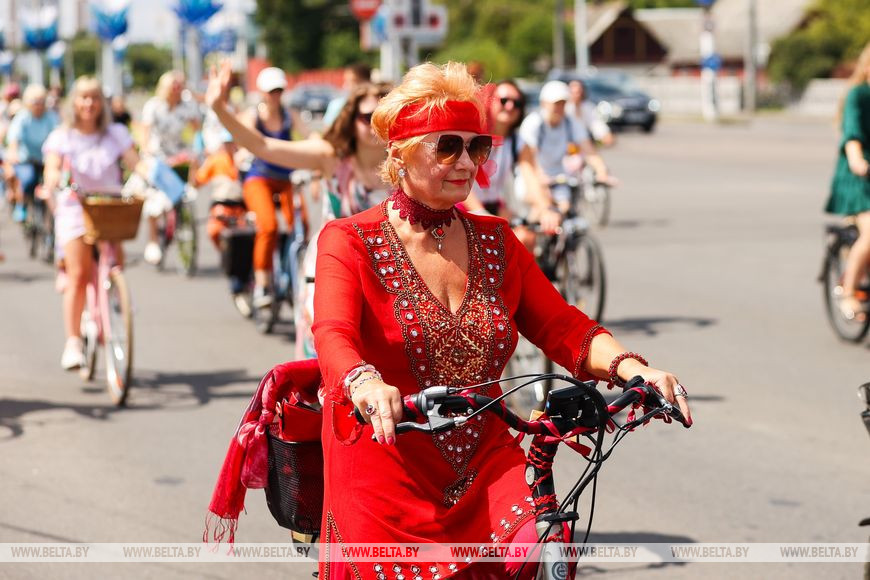 Велопарад на шпильках стал украшением Дня города Бреста