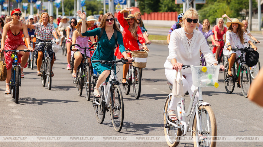 Велопарад на шпильках стал украшением Дня города Бреста