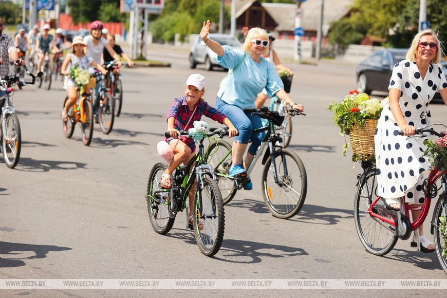 Велопарад на шпильках стал украшением Дня города Бреста