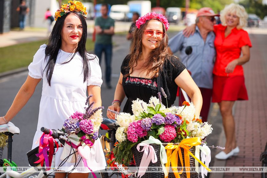 Велопарад на шпильках стал украшением Дня города Бреста