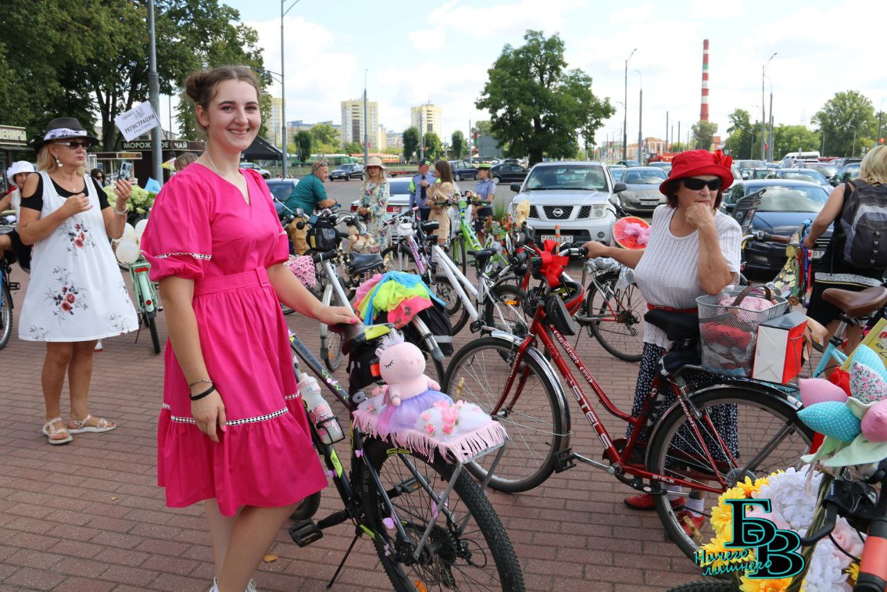 Велопарад на шпильках стал украшением Дня города Бреста