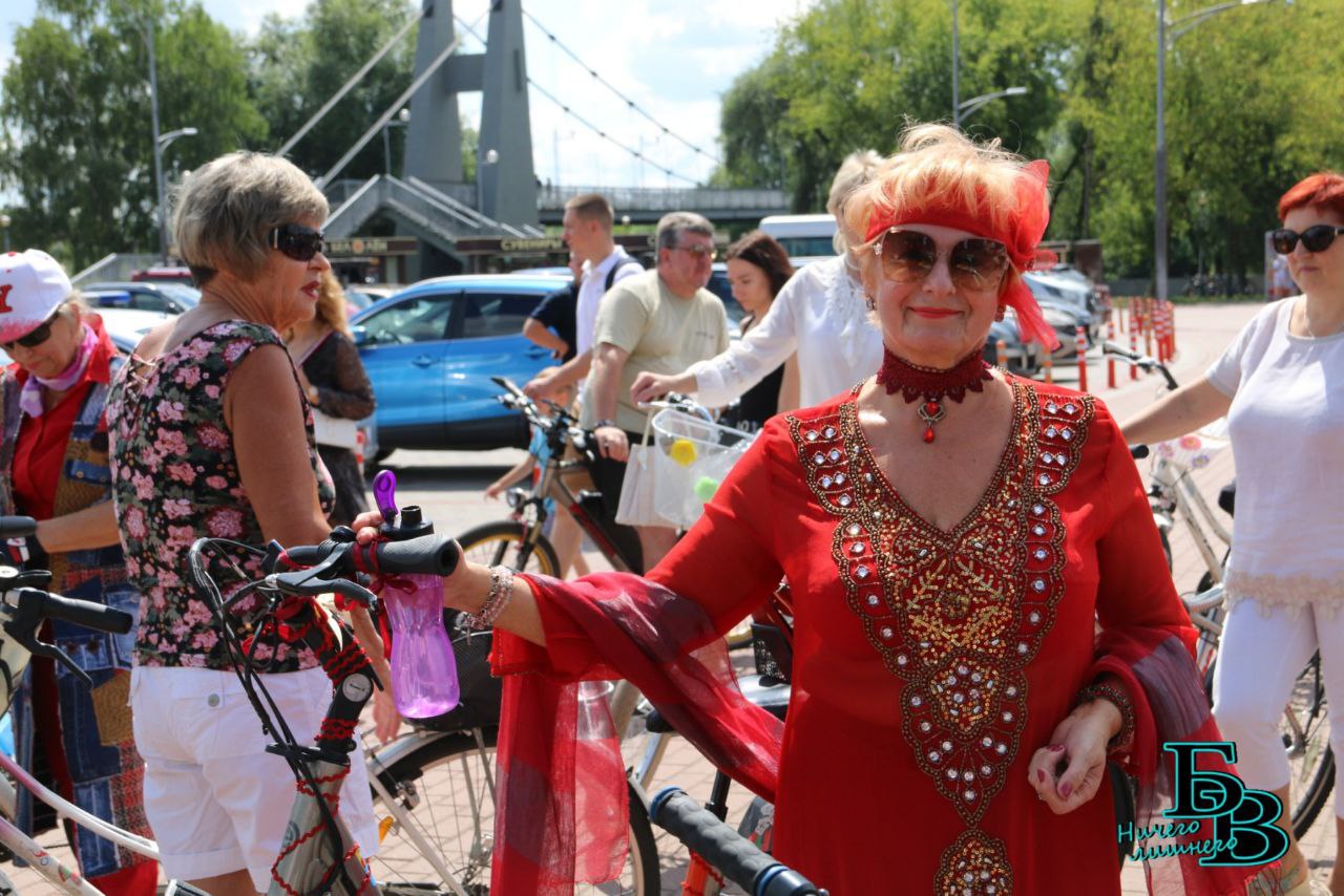 Велопарад на шпильках стал украшением Дня города Бреста
