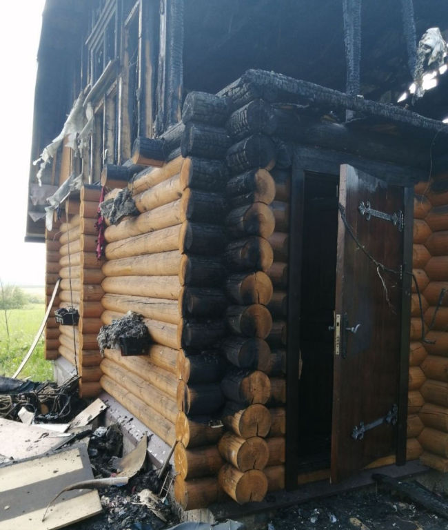 За сбитую собаку сельчанин сжег сарай и баню соседа