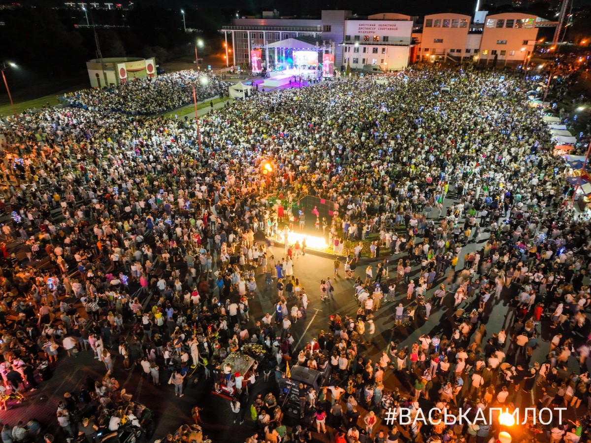 Праздничным фейерверком завершился второй день празднования Дня города Бреста