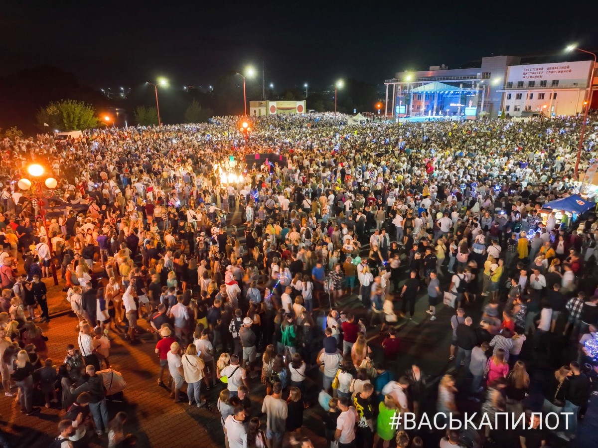 Праздничным фейерверком завершился второй день празднования Дня города Бреста