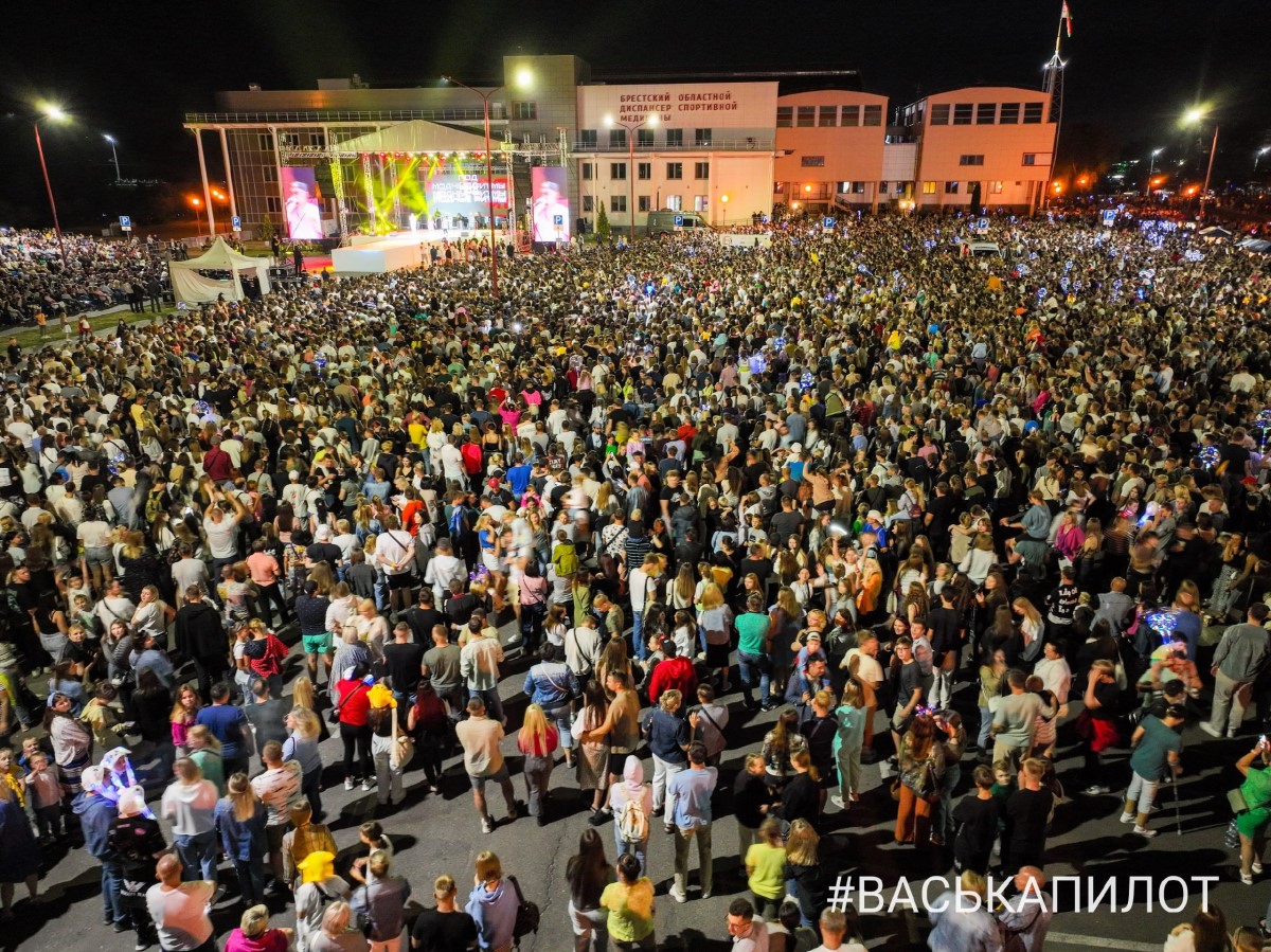 Праздничным фейерверком завершился второй день празднования Дня города Бреста