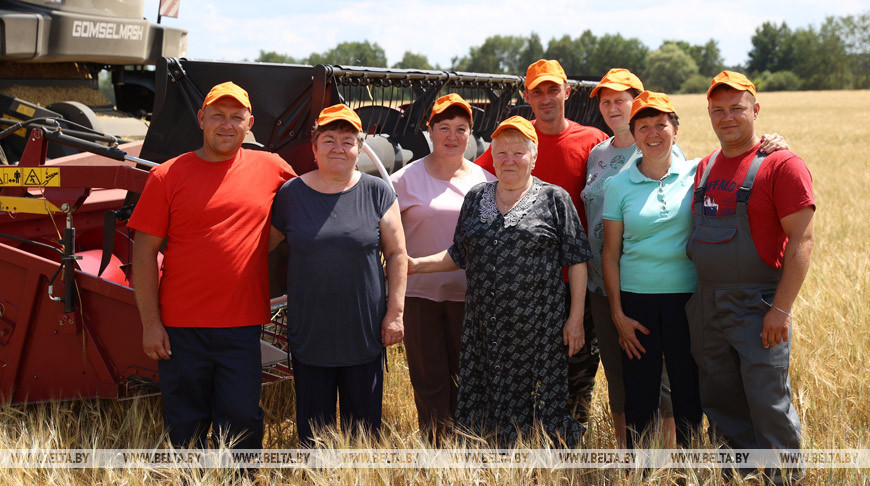 Они живут в столице аистов. Почему пять поколений этой семьи выбирают местечко Хидры?