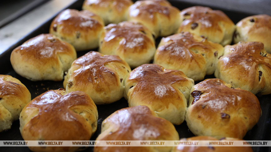 Они живут в столице аистов. Почему пять поколений этой семьи выбирают местечко Хидры?