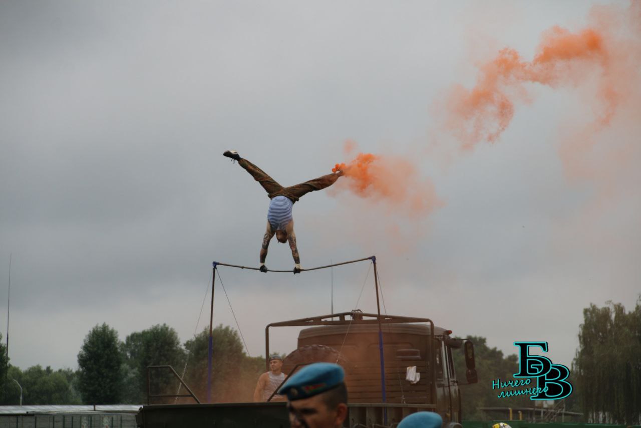 В Бресте празднуют День ВДВ. Фото и видео из 38-й бригады