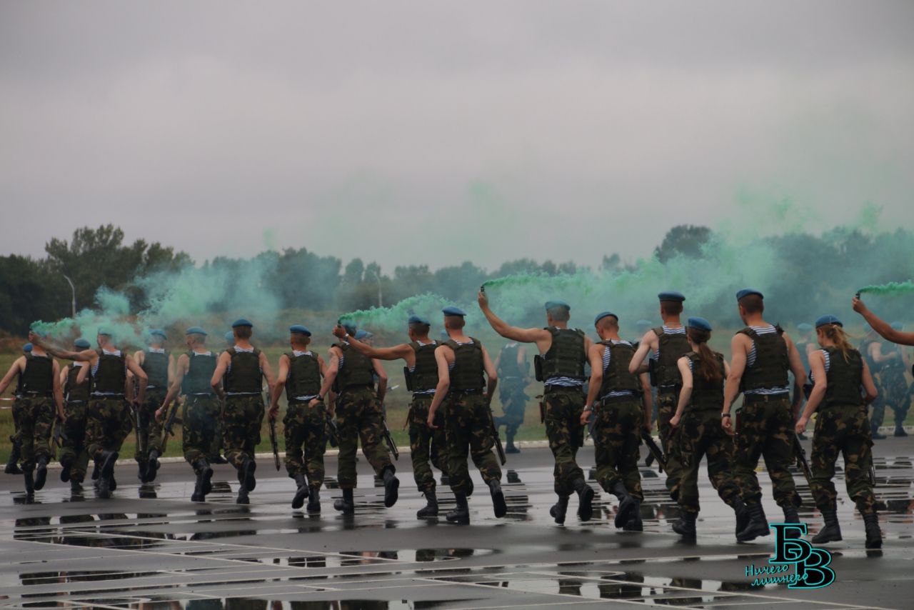 В Бресте празднуют День ВДВ. Фото и видео из 38-й бригады