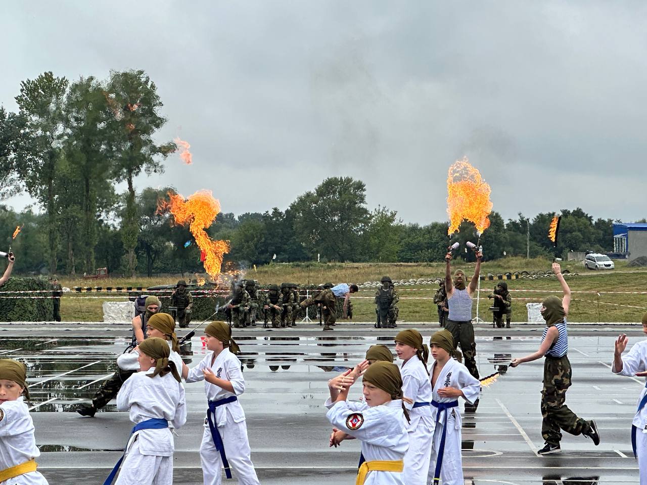 В Бресте празднуют День ВДВ. Фото и видео из 38-й бригады