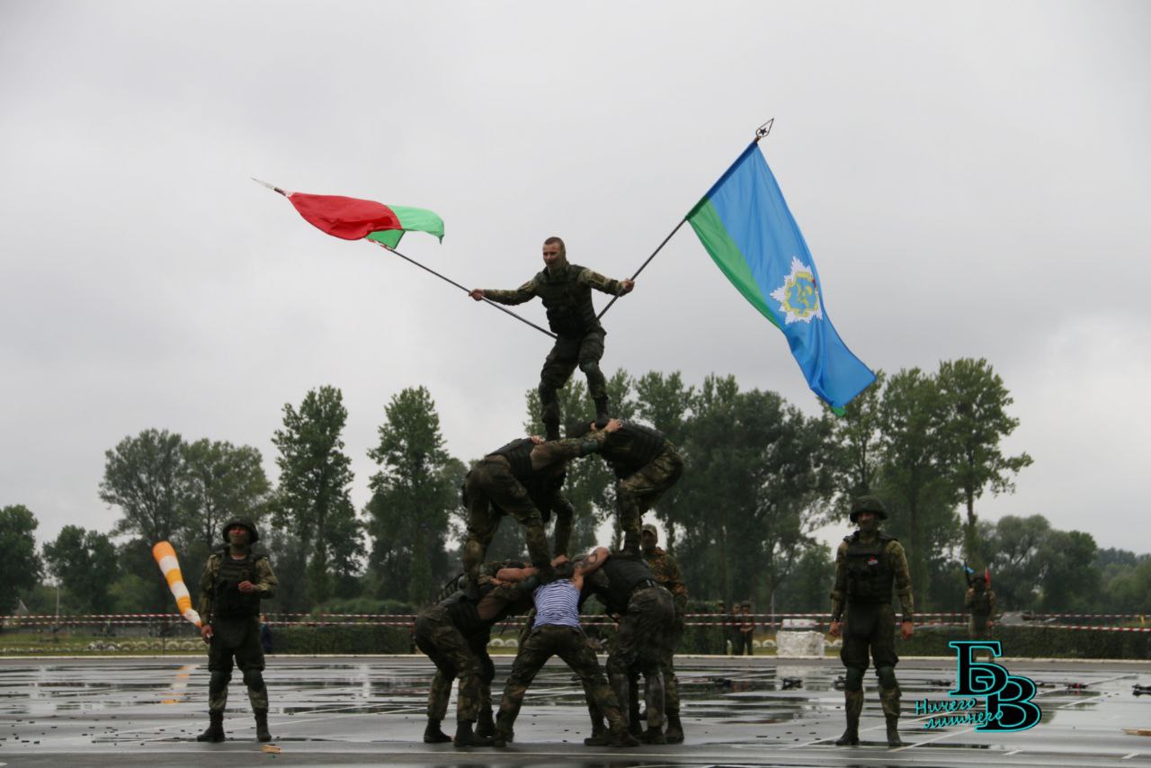 В Бресте празднуют День ВДВ. Фото и видео из 38-й бригады