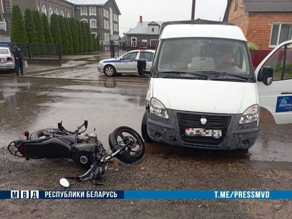 ДТП с участием 13-летнего мотоциклиста произошло в Столинском районе. Водитель мотоцикла в реанимации