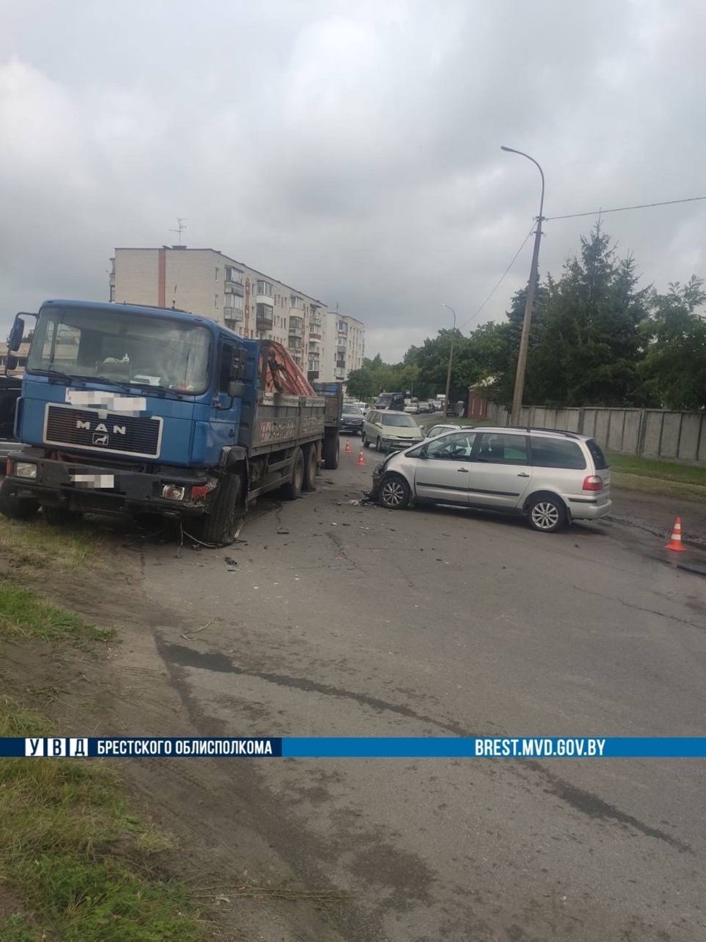 В Бресте водитель Ford врезался в грузовик