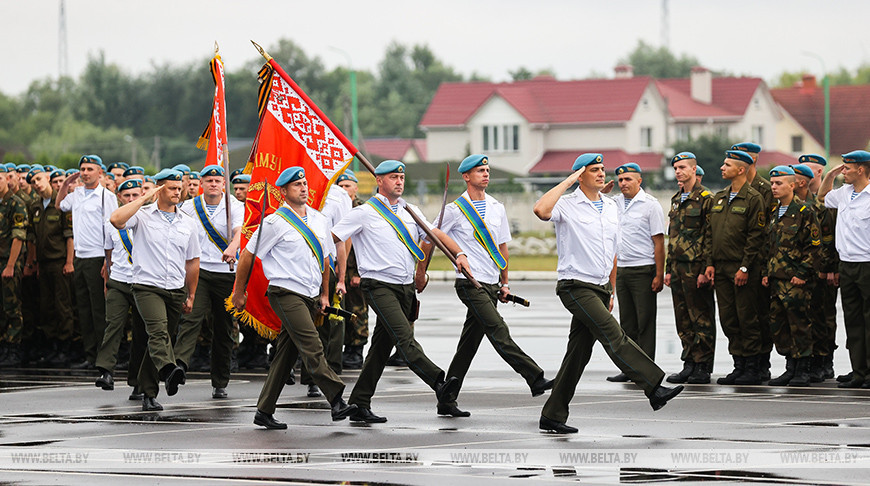 В Бресте празднуют День ВДВ. Фото и видео из 38-й бригады