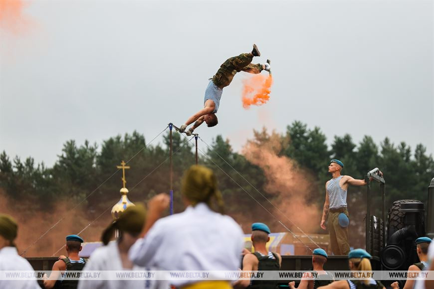 В Бресте празднуют День ВДВ. Фото и видео из 38-й бригады