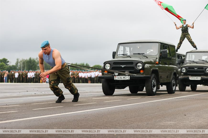 В Бресте празднуют День ВДВ. Фото и видео из 38-й бригады