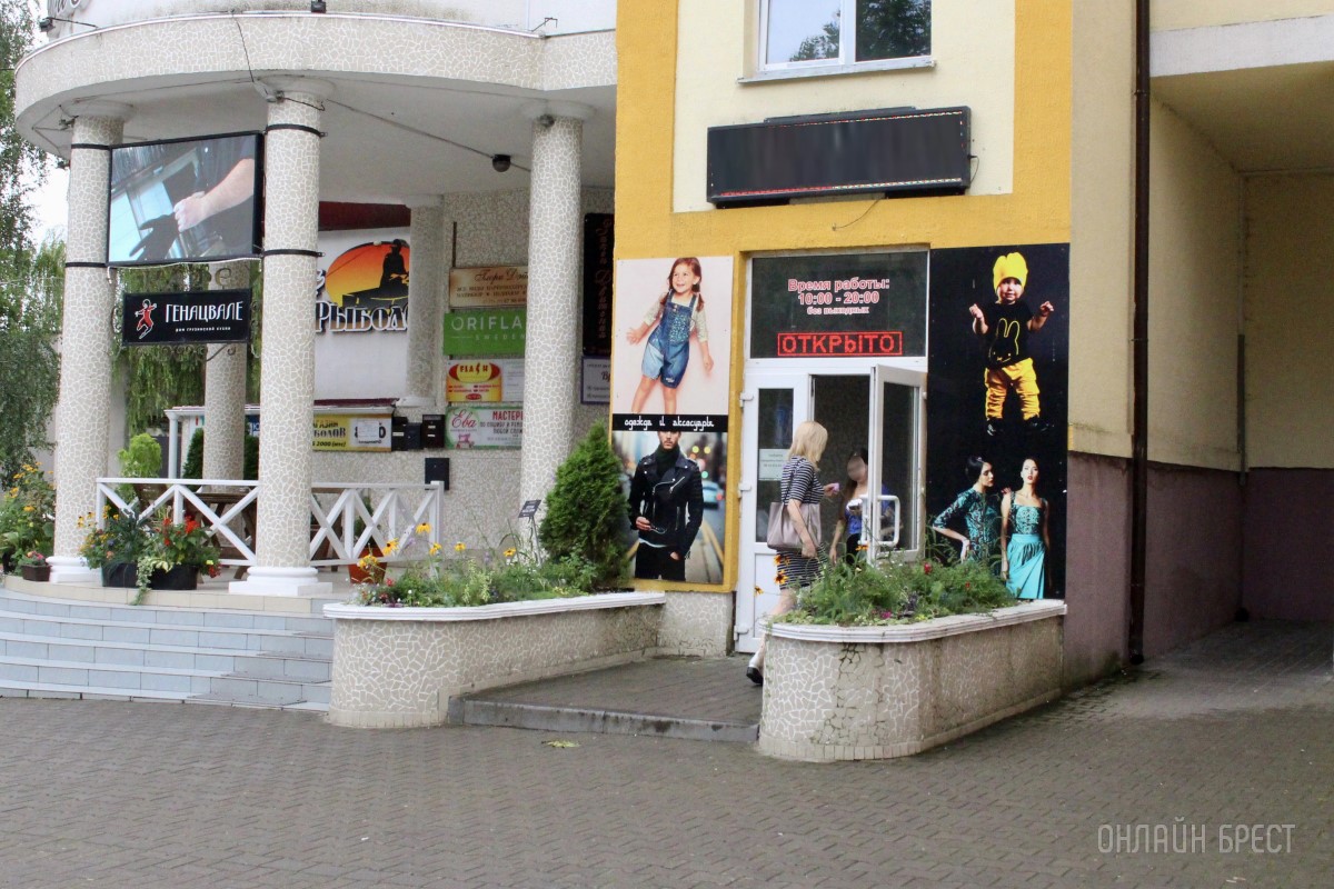 Собираться в школу выгодно здесь! Новая коллекция школьной одежды в магазинах «Мегаполис» в Бресте точно будет солд-аут!