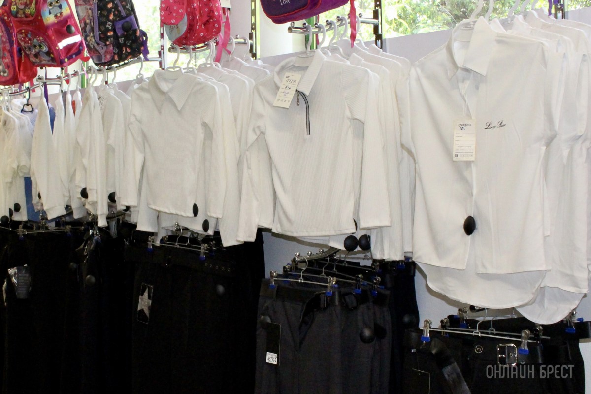 Собираться в школу выгодно здесь! Новая коллекция школьной одежды в магазинах «Мегаполис» в Бресте точно будет солд-аут!