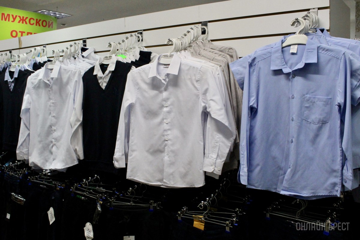 Собираться в школу выгодно здесь! Новая коллекция школьной одежды в магазинах «Мегаполис» в Бресте точно будет солд-аут!