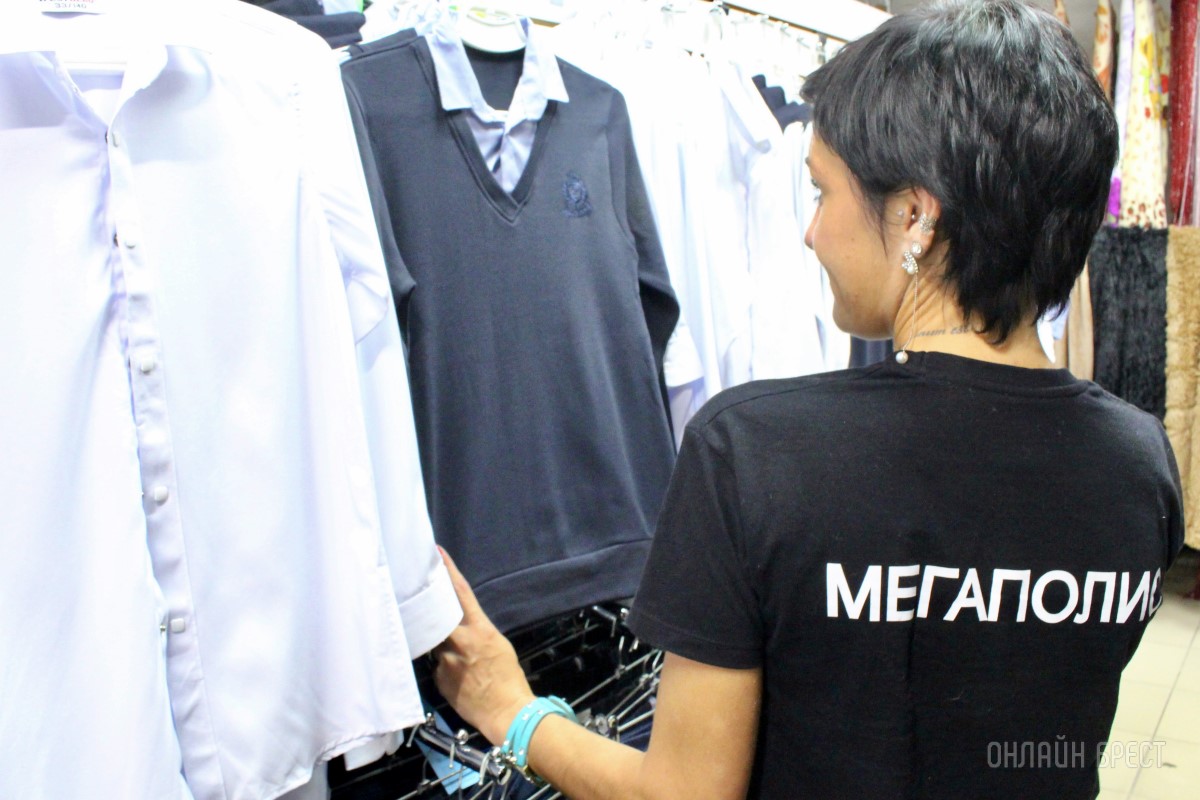 Собираться в школу выгодно здесь! Новая коллекция школьной одежды в магазинах «Мегаполис» в Бресте точно будет солд-аут!