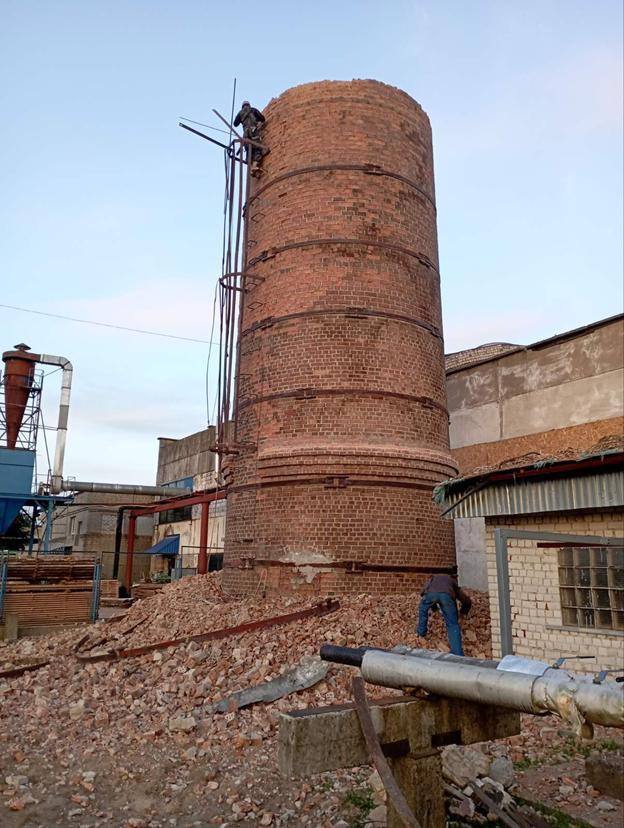 В Бресте демонтируют 45-метровую дымовую трубу